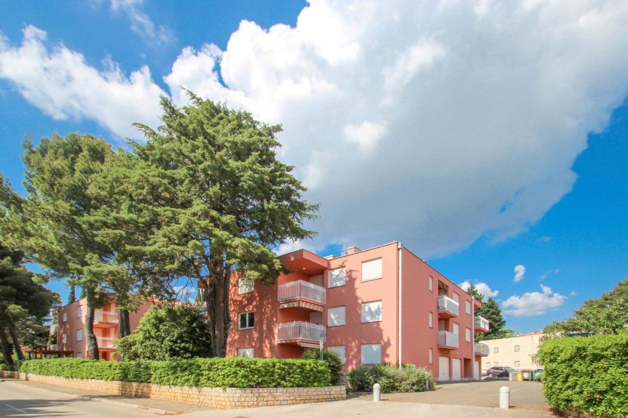 Vesna S Apartment Новиград Екстериор снимка