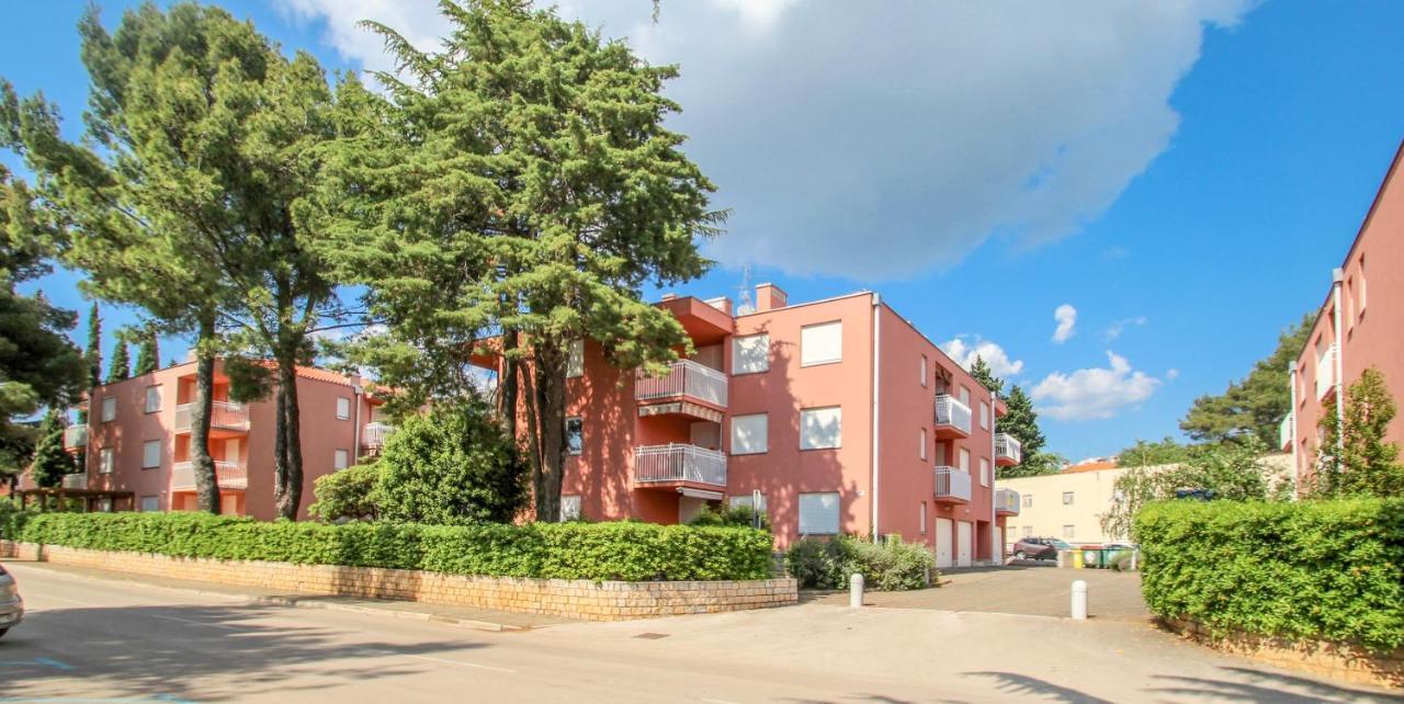 Vesna S Apartment Новиград Екстериор снимка