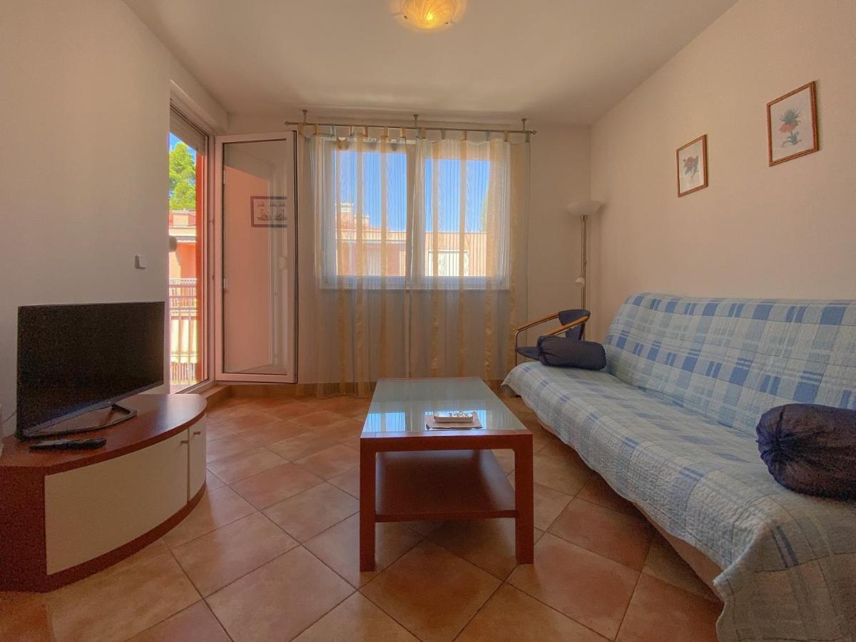 Vesna S Apartment Новиград Екстериор снимка
